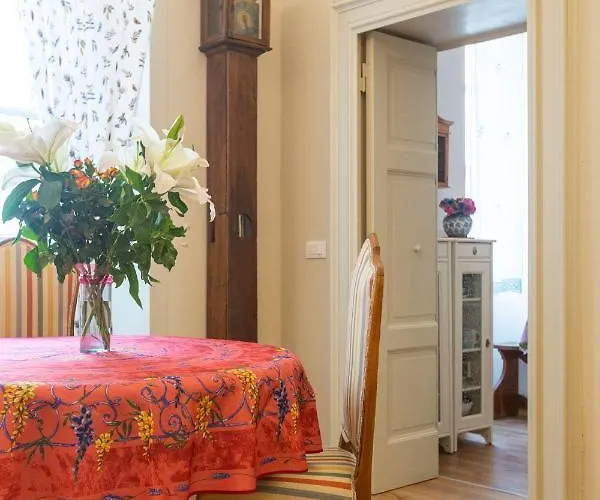 Vespucci- Quite Historic Palace Florencie