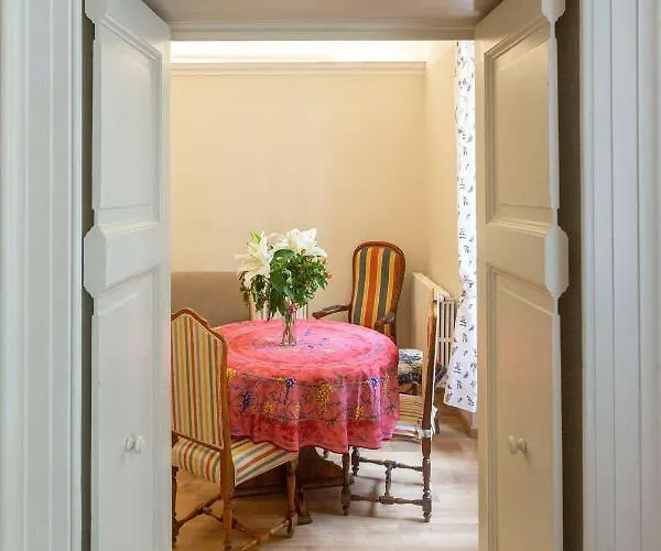 Vespucci- Quite Historic Palace *