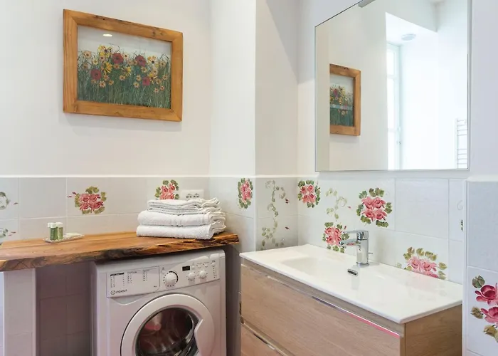 Vespucci- Quite Historic Palace